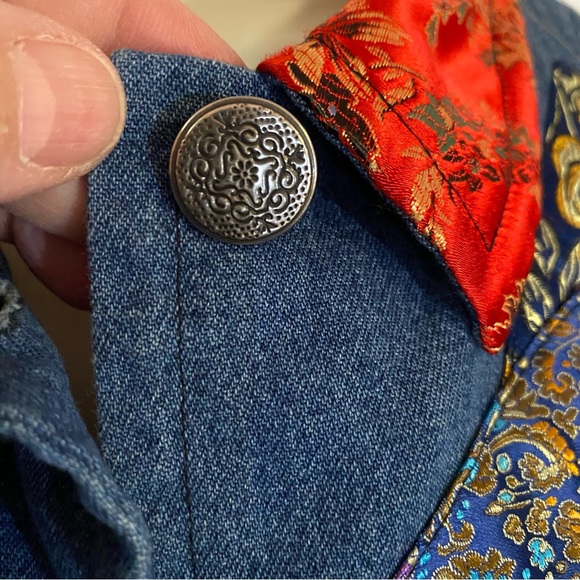 Chico’s Design SZ 3,(XL) embroidered/embellished denim jacket, GUC great piece - Picture 6 of 11